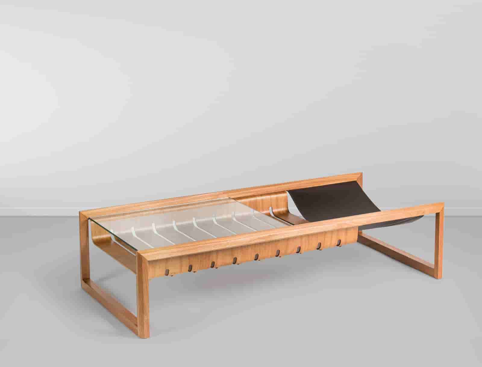 Mesa Centro Araucaria c/ Revisteiro - Amadeirado L 150 x P 70 x 35 A cm
