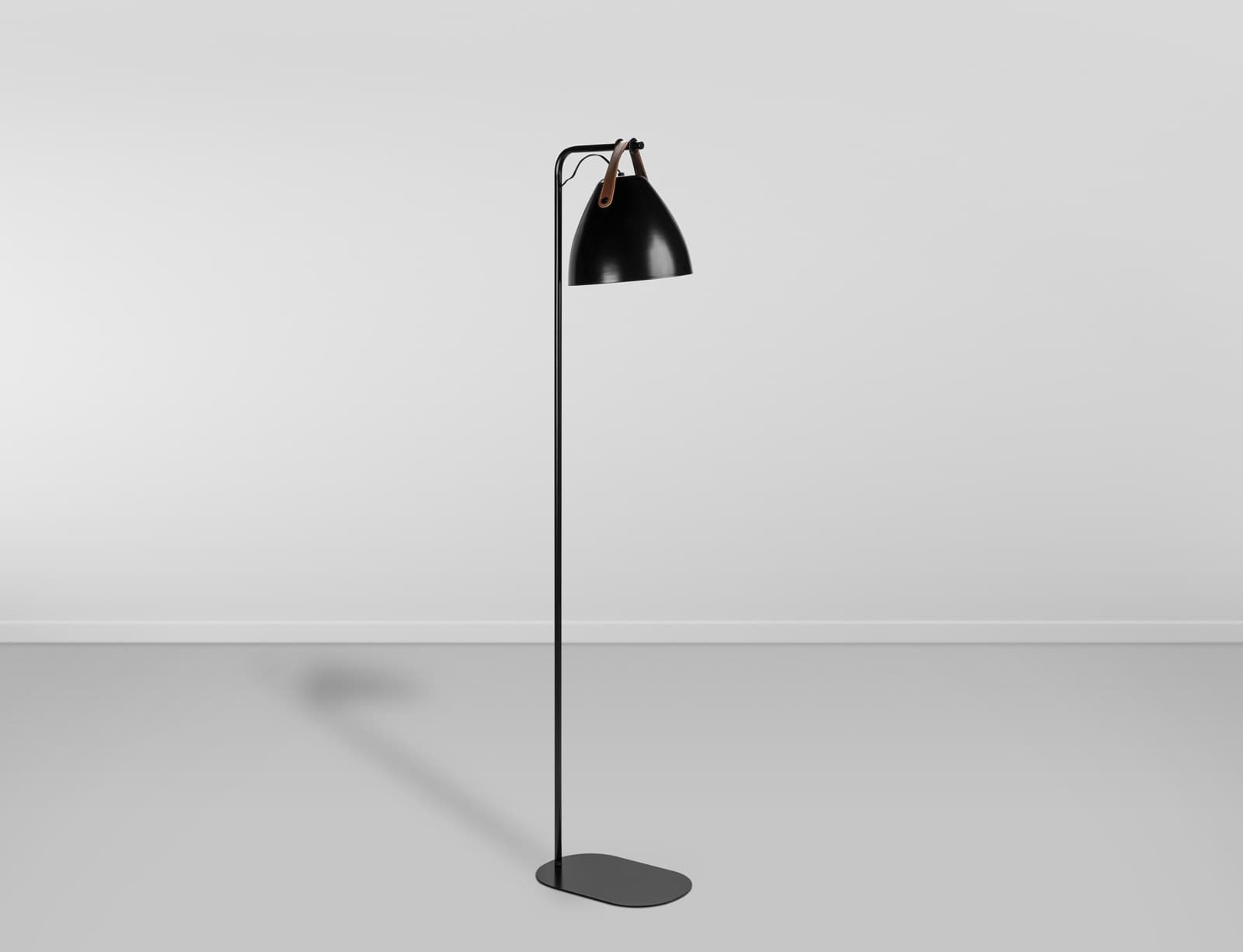 Luminaria Piso Orion - Preto
