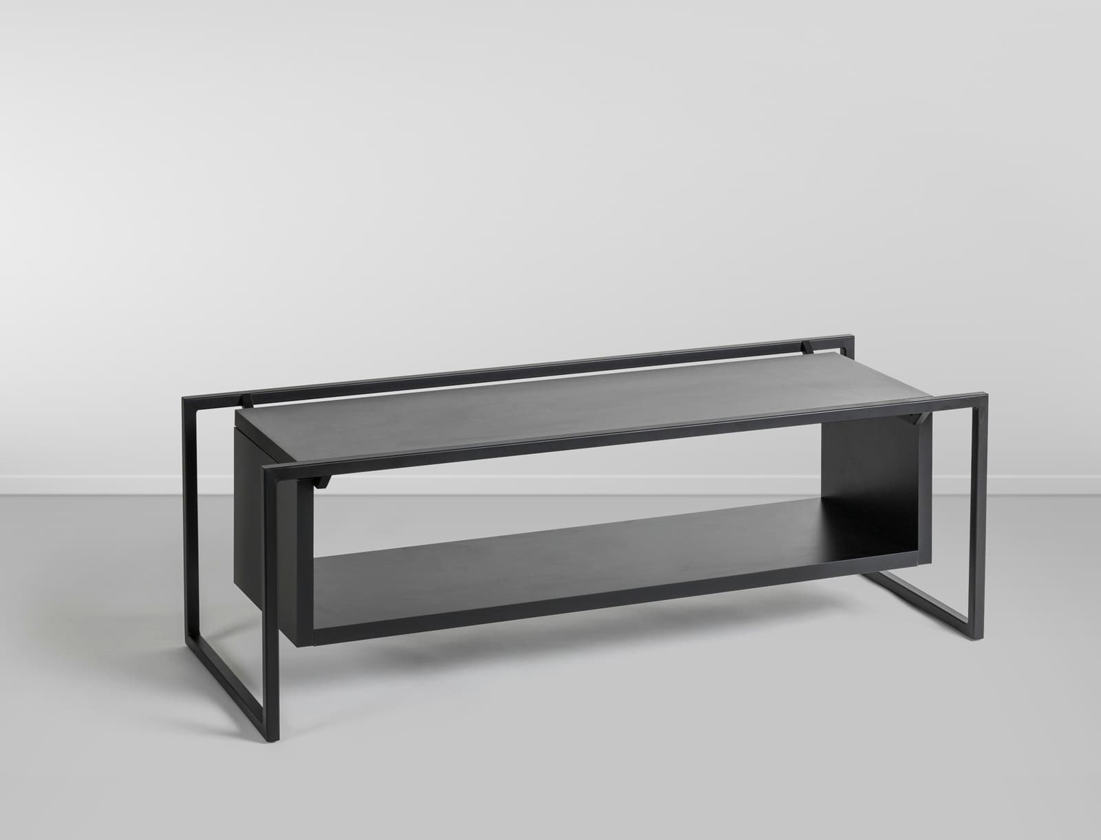 Rack Cerrado - Preto L:1,20 P:0,45 A:0,40